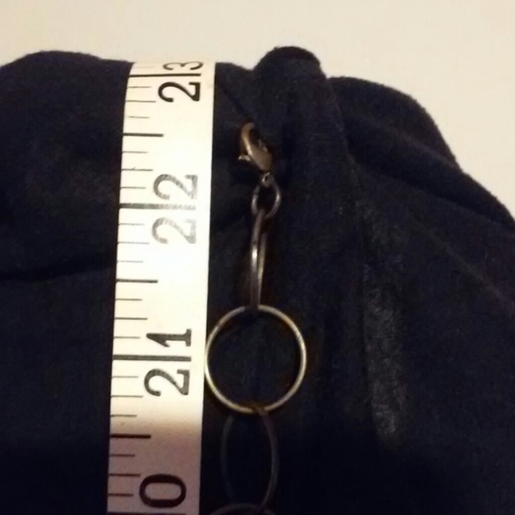 Short Shell Glass Necklace - Picture 4 of 5